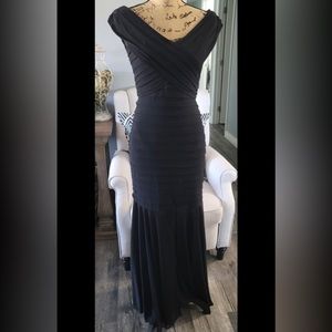 Long cocktail/formal size 6. , black